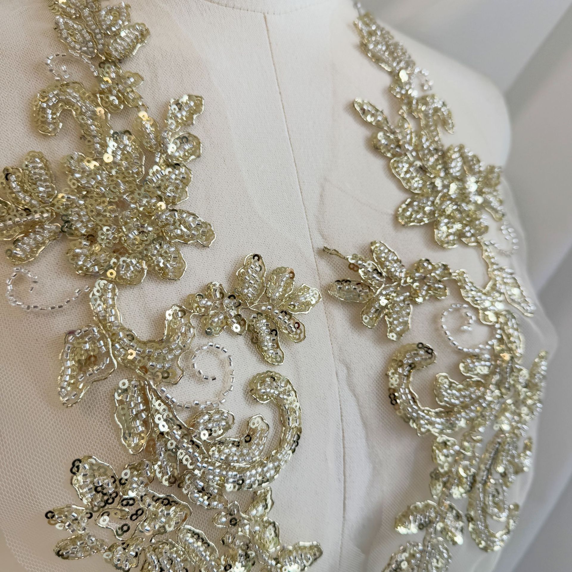 Champagne gold beaded flower s - огляд і ціна Embroidery Gold