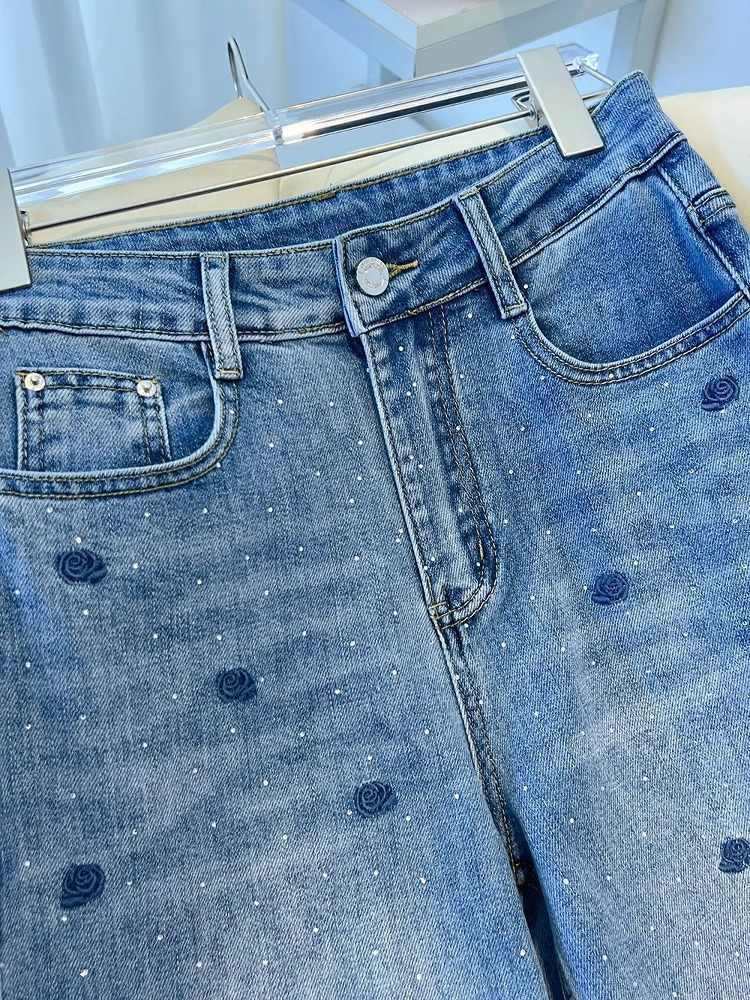 Rose Embroidered Hot Diamond J - огляд і ціна Embroidery Jeans Sakura