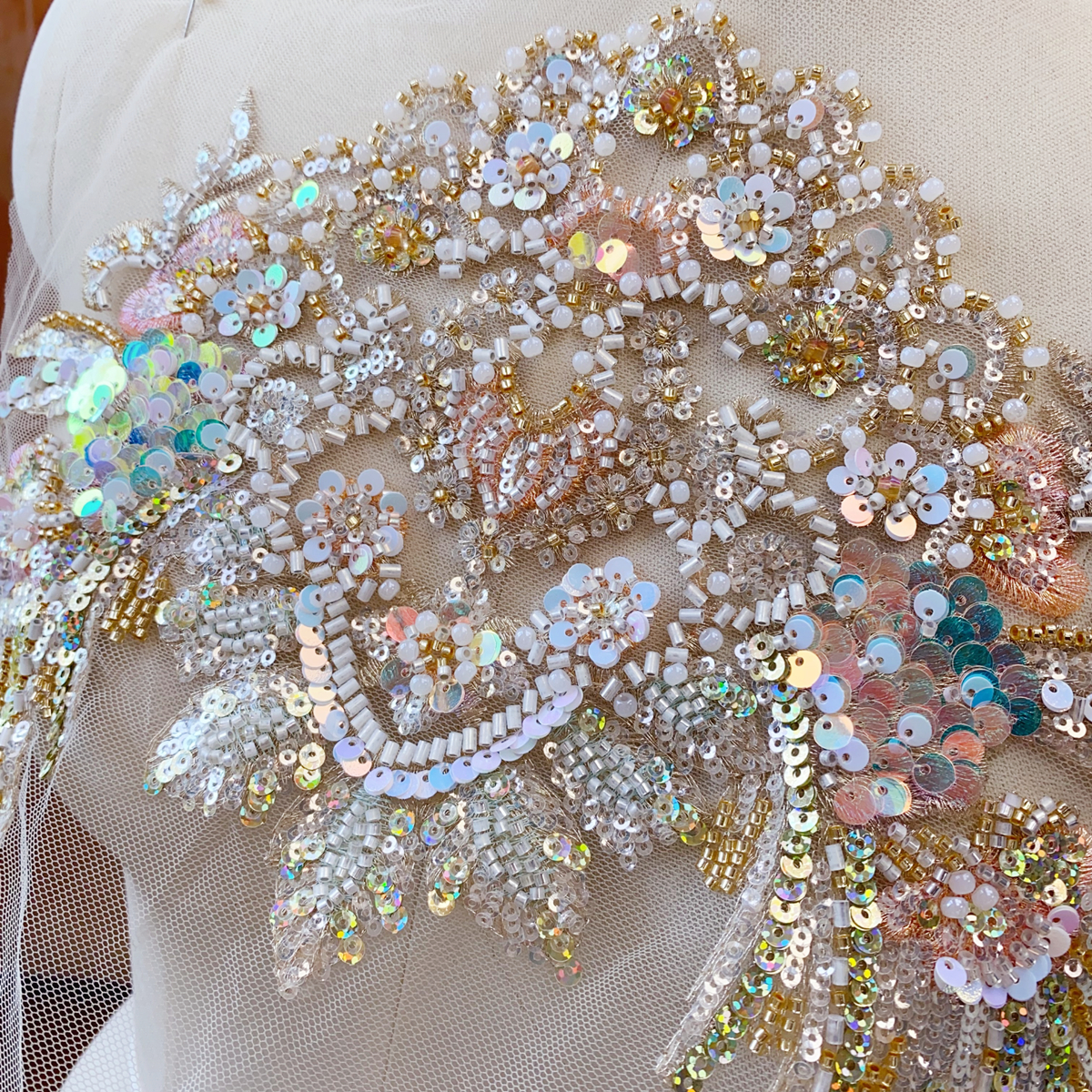 Champagne Gold Fish Scale Sequ - огляд і ціна Embroidery Gold