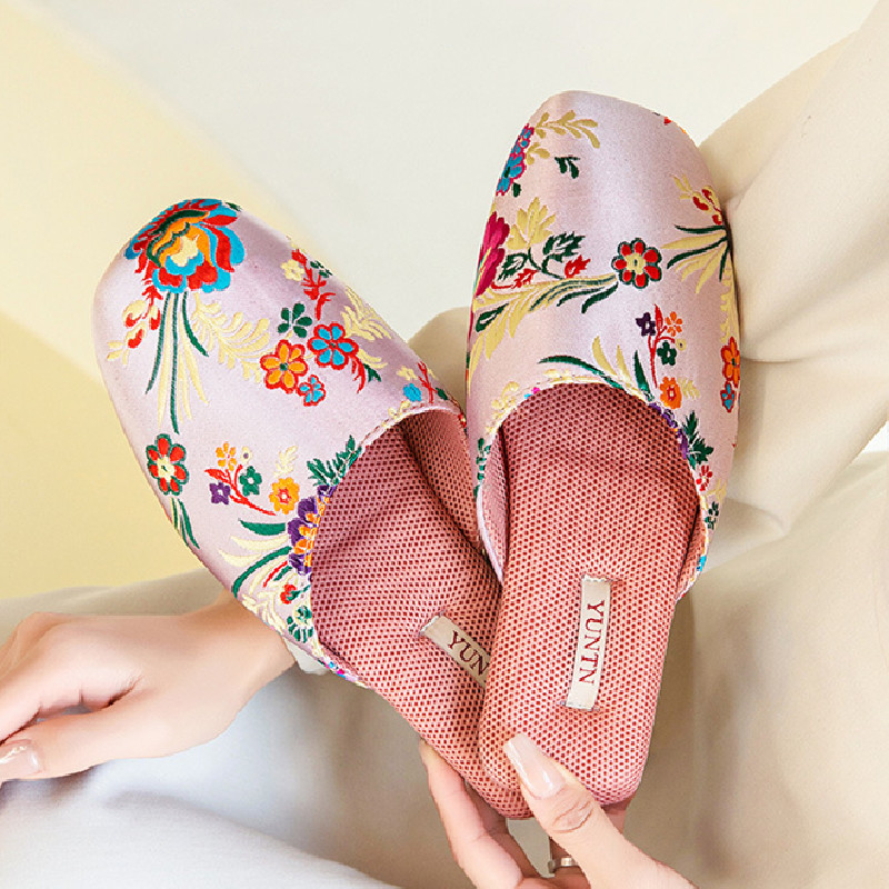 Elegant Chinese Style Embroide - огляд і ціна Embroidery Shoes