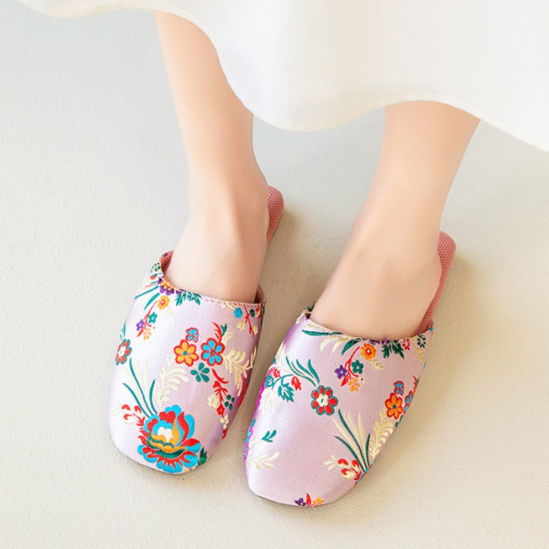 Elegant Chinese Style Embroide - огляд і ціна Embroidery Shoes
