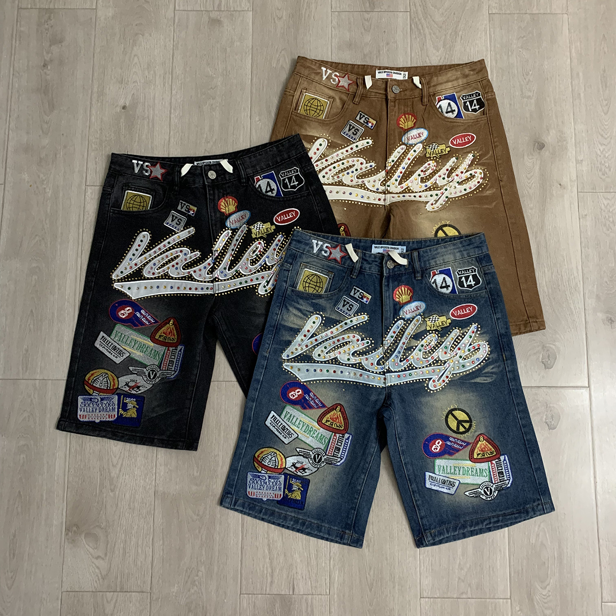 Shinning Diamond Letter Embroi - огляд і ціна Embroidery Jeans Sakura